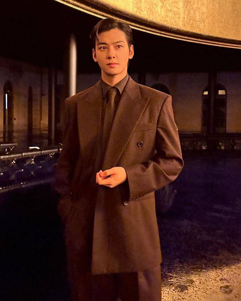 Instagram.com/eunwo.o_c